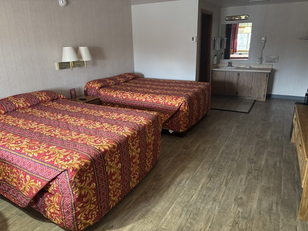 Two Queen Beds, Pet Friendly, Non-Smoking Hillside Photo 1