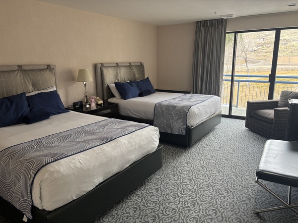 Two Queens NonSmoking Photo 1